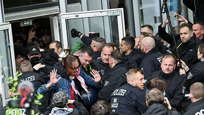 La policía alemana desaloja un campamento propalestino en una universidad de Berlín La policía alemana desaloja un campamento propalestino en una universidad de Berlín