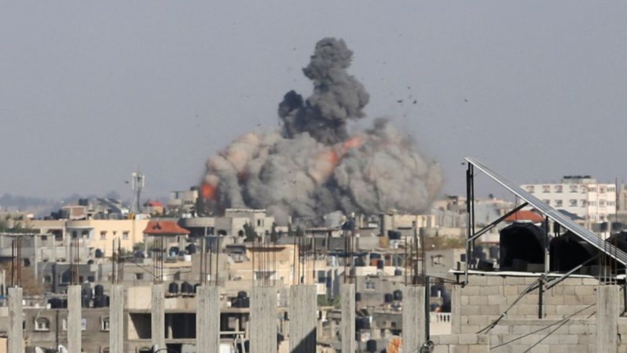 EEUU lleva dos semanas reteniendo varios envíos de armas a Israel: fuente