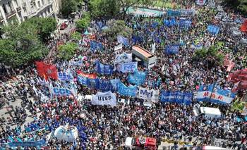 El Gobierno desactiva el derecho a huelga y la CGT va a la Justicia | Limitan derechos