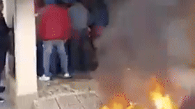 Furia por el tarifazo de luz en Santiago del Estero: protestan en una sede de la EDESE Furia por el tarifazo de luz en Santiago del Estero: protestan en una sede de la EDESE
