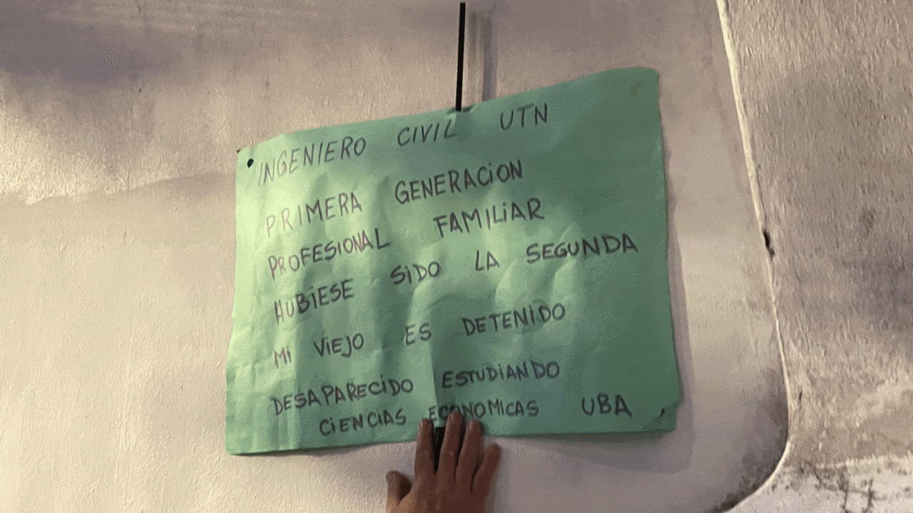 Es hijo de desaparecidos, ingeniero y “patrón sindicalista”: la historia de una de las fotos más virales de la Marcha Federal Universitaria 