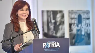 Cristina Kirchner criticó el régimen de inversiones de la Ley Bases: "El estatuto legal del coloniaje versión siglo XXI" Cristina Kirchner criticó el régimen de inversiones de la Ley Bases: "El estatuto legal del coloniaje versión siglo XXI"