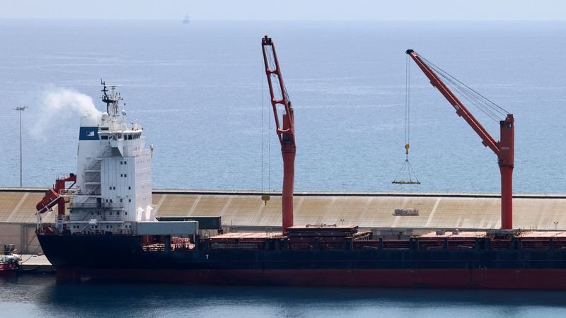 Sale de Chipre un buque con ayuda hacia el muelle construido por EEUU en la costa de Gaza