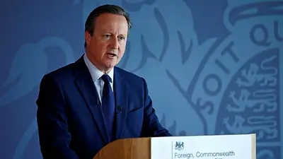 Británico Cameron dice que la OTAN debe ser más dura y aumentar gasto en un "mundo peligroso" Británico Cameron dice que la OTAN debe ser más dura y aumentar gasto en un "mundo peligroso"
