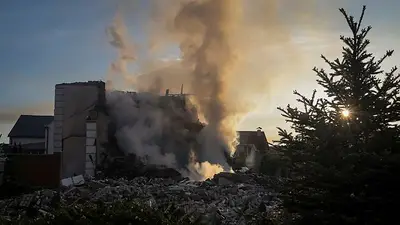 Un misil ruso incendia una casa en la ciudad ucraniana de Járkov, según las autoridades Un misil ruso incendia una casa en la ciudad ucraniana de Járkov, según las autoridades