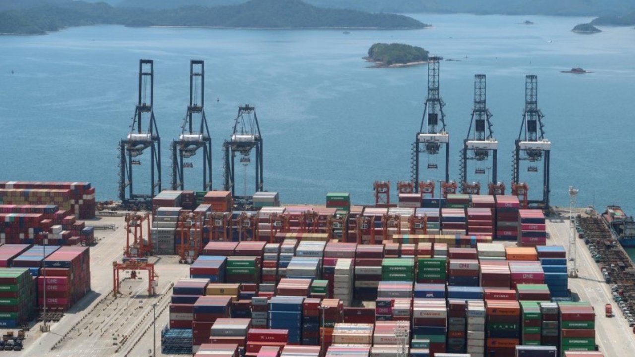 China prevé un récord de importaciones de mineral de hierro en 2024