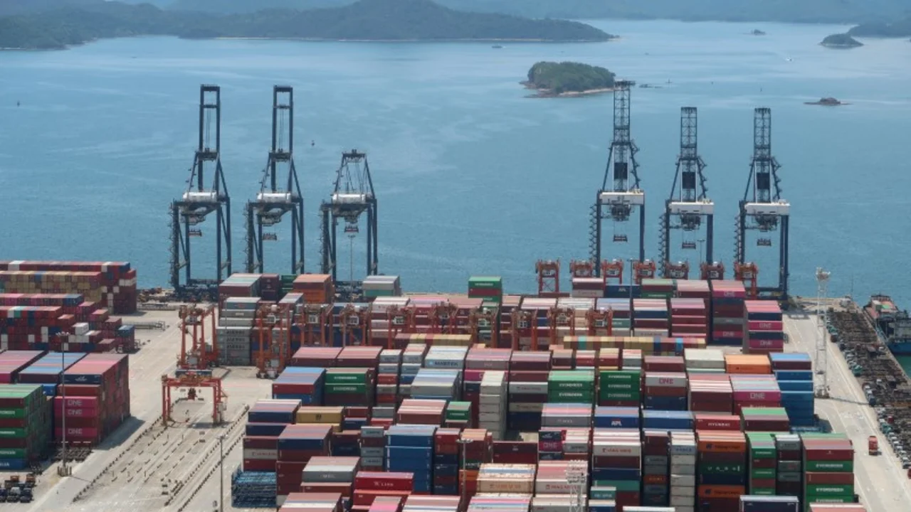 China prevé un récord de importaciones de mineral de hierro en 2024