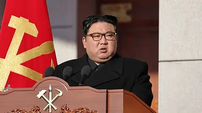 Líder norcoreano Kim inspecciona sistema de armas de artillería y asiste a prueba de tiro: KCNA Líder norcoreano Kim inspecciona sistema de armas de artillería y asiste a prueba de tiro: KCNA