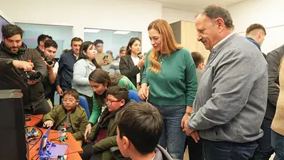 A pesar del ajuste de Milei, Quintela apuesta a la educación pública e inauguró un nuevo Centro de Fortalecimiento Escolar y Social A pesar del ajuste de Milei, Quintela apuesta a la educación pública e inauguró un nuevo Centro de Fortalecimiento Escolar y Social