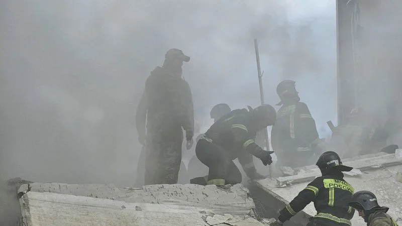 Un ataque ucraniano contra un bloque de apartamentos causa 15 muertos, según Rusia