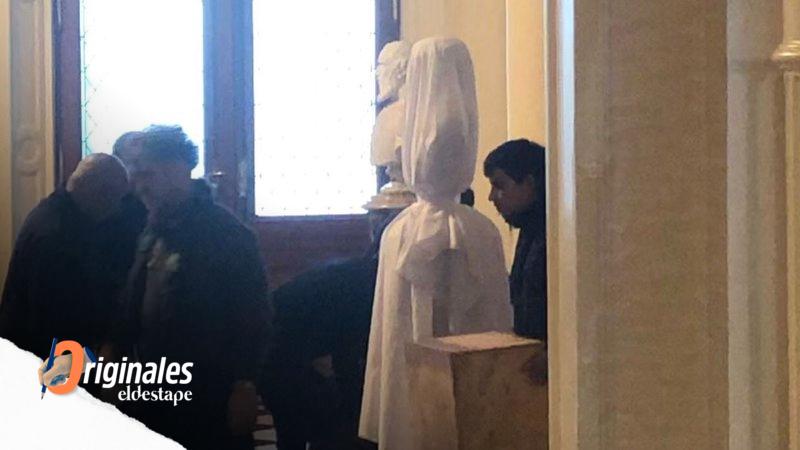 Revival de los 90s: el Gobierno arma una fiesta menemista en la Casa Rosada para inaugurar el busto de Menem