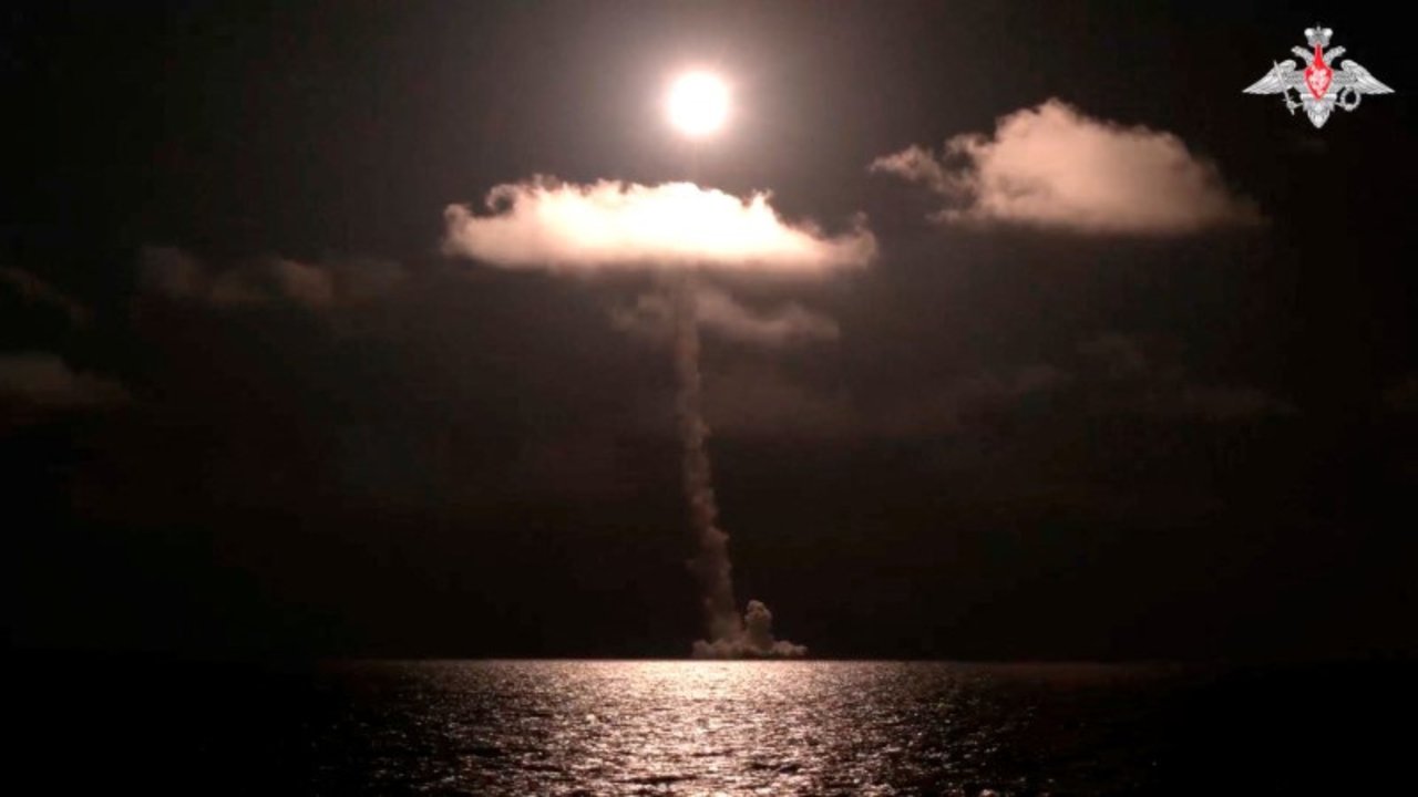 Rusia pone en servicio el misil intercontinental Bulava, lanzado desde submarinos