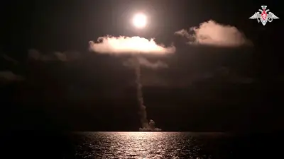 Rusia pone en servicio el misil intercontinental Bulava, lanzado desde submarinos Rusia pone en servicio el misil intercontinental Bulava, lanzado desde submarinos