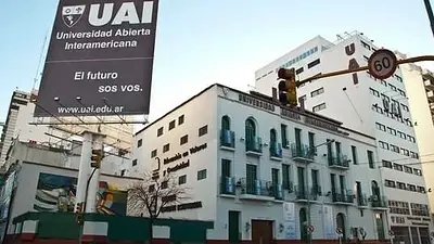 San Telmo: una joven cayó desde un piso 11 al techo de una universidad y sobrevivió San Telmo: una joven cayó desde un piso 11 al techo de una universidad y sobrevivió