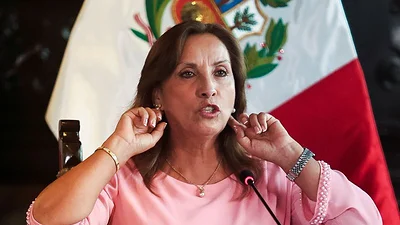 Presidenta peruana Boluarte descarta renuncia en medio de presiones por investigaciones fiscales Presidenta peruana Boluarte descarta renuncia en medio de presiones por investigaciones fiscales
