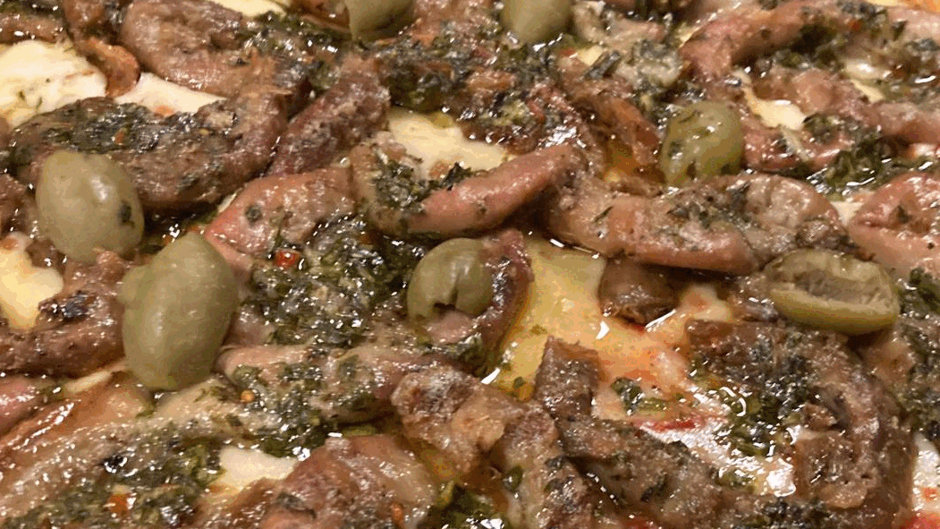 La parrilla de Valentín Alsina que inventó la chinchupizza hace 15 años y ahora todos quieren conocer: "Tuvo un movimiento increíble"