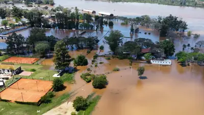 Intendente correntino: "Nos la estamos arreglando solos con la inundación" Intendente correntino: "Nos la estamos arreglando solos con la inundación"