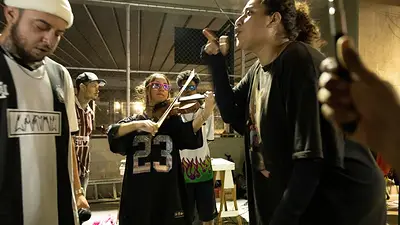 Una violinista callejera rompe barreras en Brasil Una violinista callejera rompe barreras en Brasil