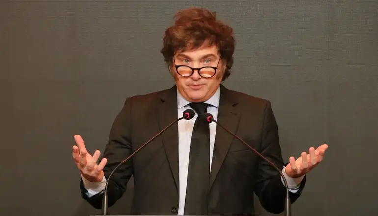 El Gobierno vuelve a celebrar un superávit a costa de los jubilados