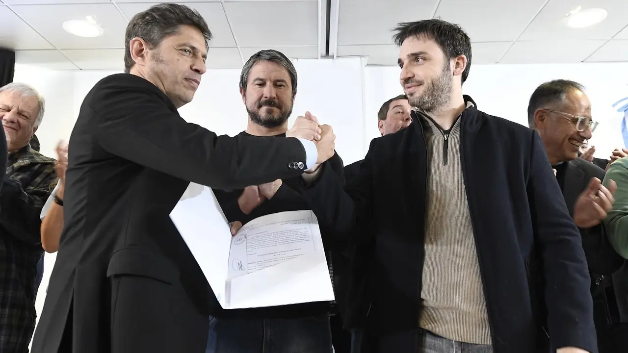 Tras su paso por Chubut, Kicillof viaja a Santa Fe y federaliza su gestión
