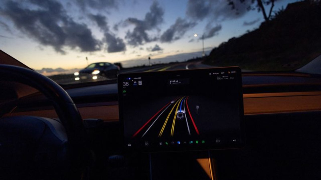 Tesla deberá enfrentar demanda de los propietarios de sus vehículos