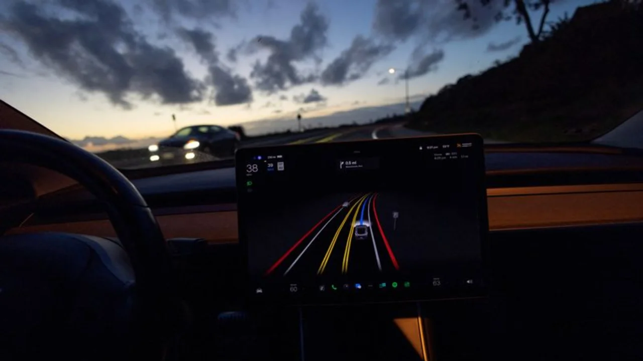 Tesla deberá enfrentar demanda de los propietarios de sus vehículos