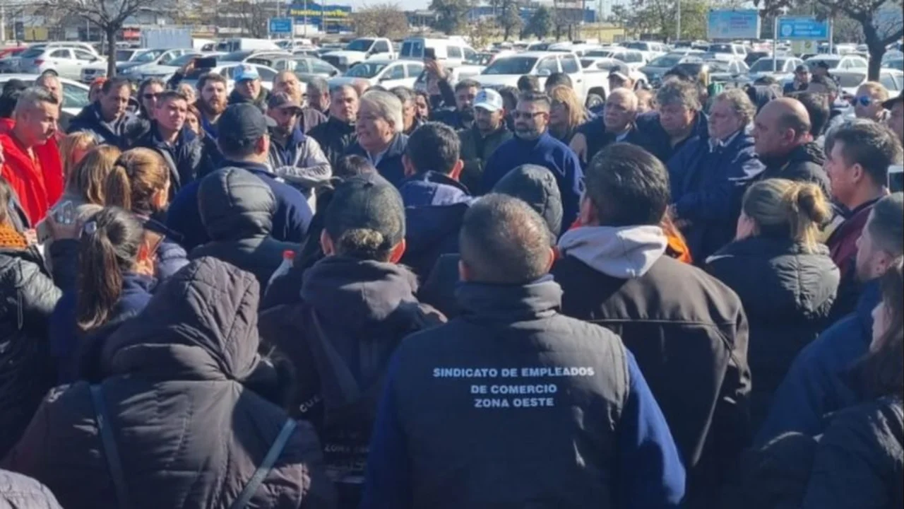 En protesta por los despidos, trabajadores de Changomás paran este jueves