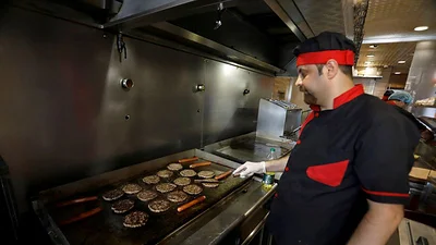 Hamburguesas bien cocinadas no plantean riesgo de gripe aviar, según un estudio estadounidense Hamburguesas bien cocinadas no plantean riesgo de gripe aviar, según un estudio estadounidense