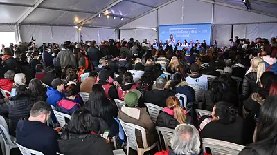 "La Patria no se vende": miles de militantes debaten en Florencio Varela "La Patria no se vende": miles de militantes debaten en Florencio Varela
