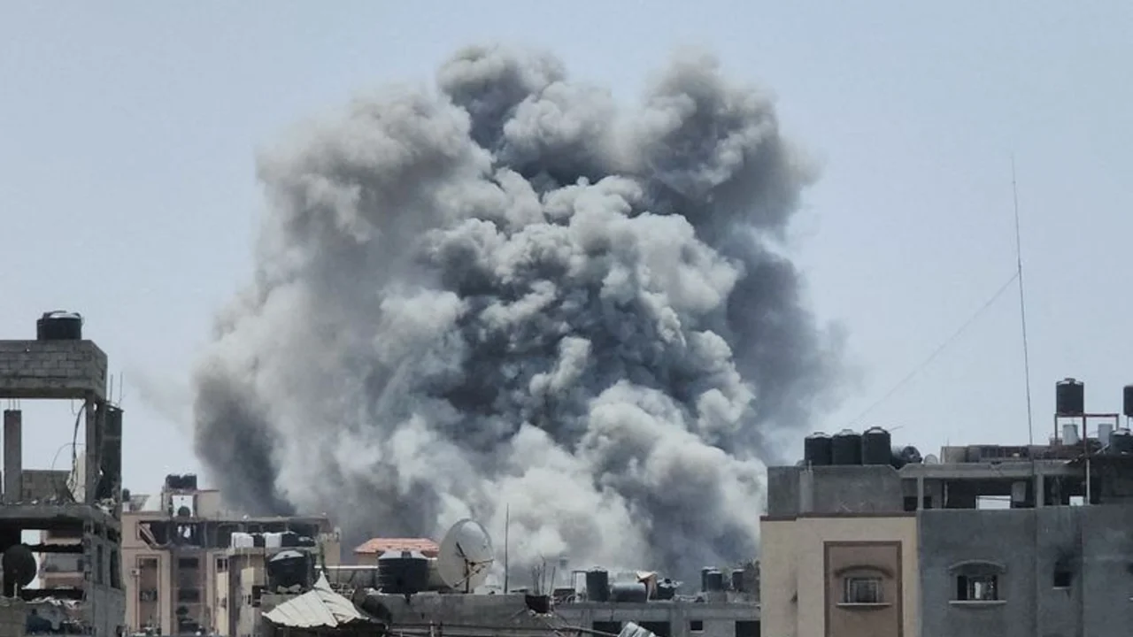 Israel lanza ataques en Gaza mientras enviado de EEUU se reúne con Netanyahu