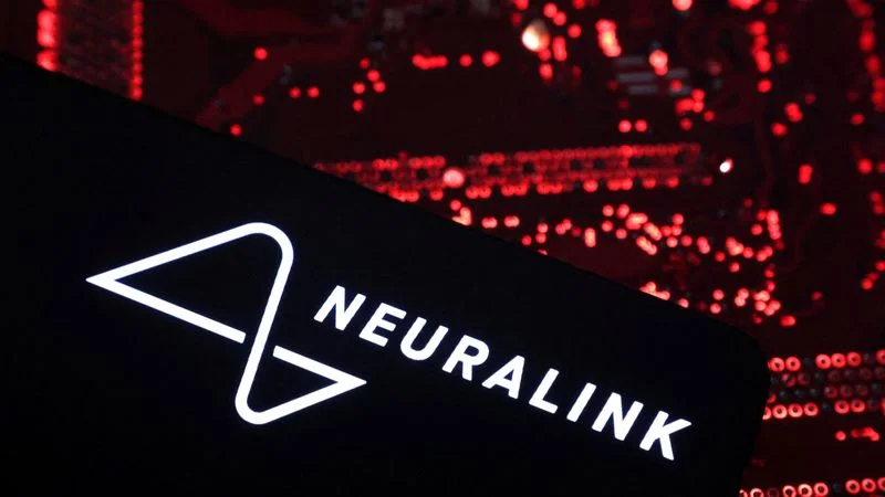 La FDA autoriza el implante de un chip cerebral de Neuralink en un segundo paciente:  WSJ