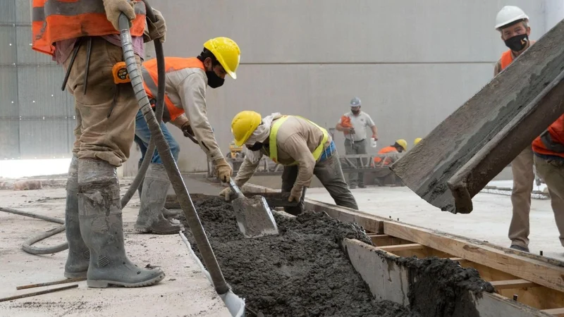 Hay 7.000 obreros afectados por la paralización de la obra pública