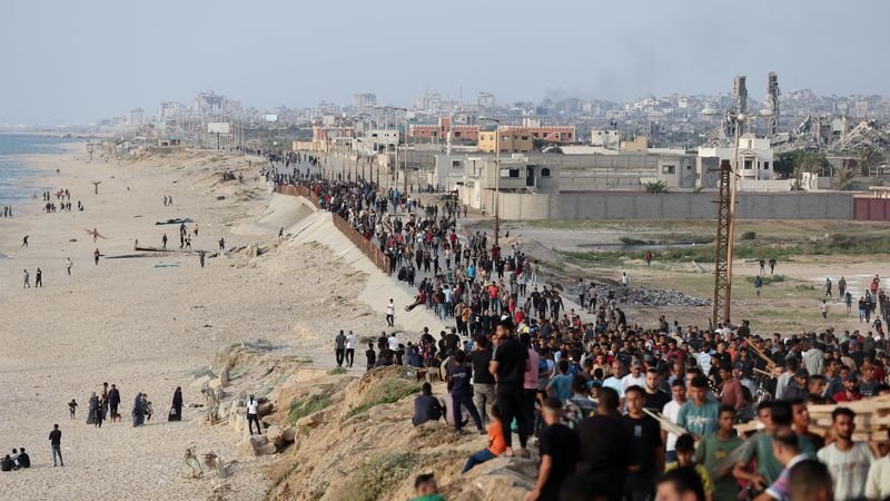 Ayuda para Gaza se amontona en Egipto, la entrega desde muelle estadounidense se tambalea
