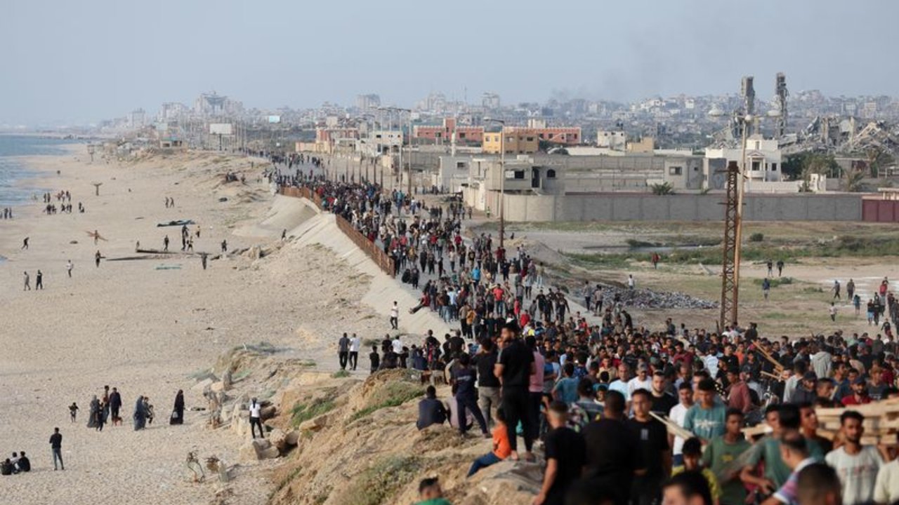 Ayuda para Gaza se amontona en Egipto, la entrega desde muelle estadounidense se tambalea