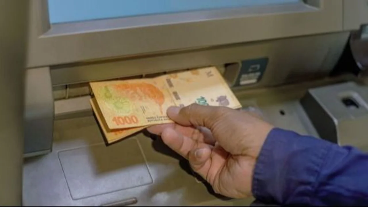 Quintela adelantó un nuevo incremento salarial para estatales: cuándo será y quiénes lo cobrarán