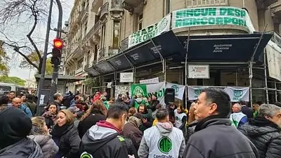 Más despidos en el Inadi: echaron a 120 trabajadores y denuncian "un desguace" Más despidos en el Inadi: echaron a 120 trabajadores y denuncian "un desguace"