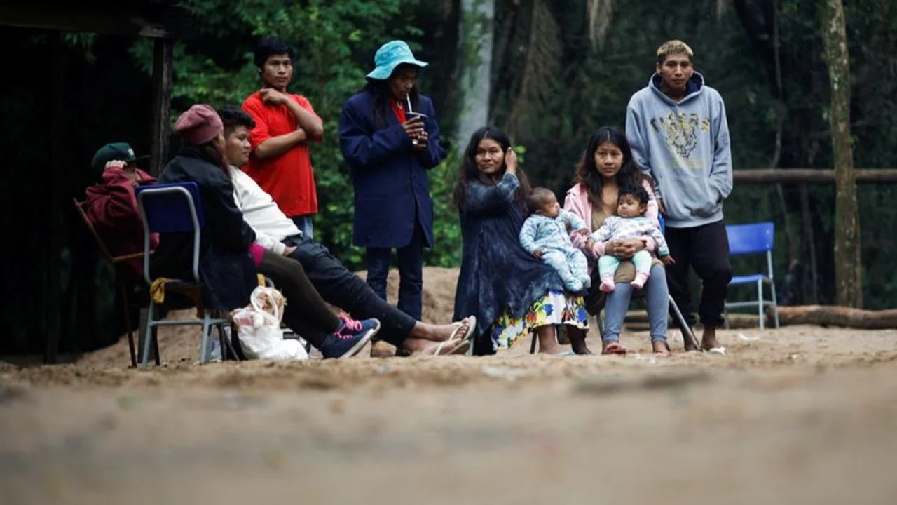Comunidad indígena brasileña permanece en sus tierras inundadas en litigio con promotor inmobiliario