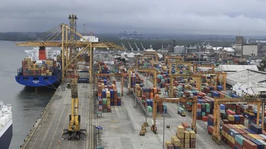 Déficit comercial de Colombia cae 57,6% en marzo por menos importaciones