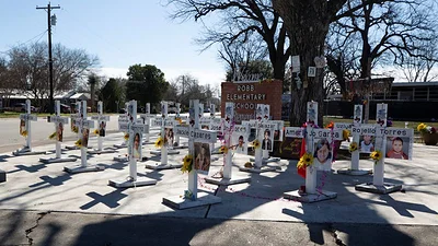 Ciudad de Uvalde, en Texas, pagará 2 millones dólares a familias de niños muertos en tiroteo Ciudad de Uvalde, en Texas, pagará 2 millones dólares a familias de niños muertos en tiroteo