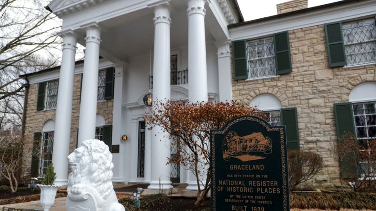 Empresa abandona su plan de subastar la mansión de Elvis Presley tras bloqueo por fraude