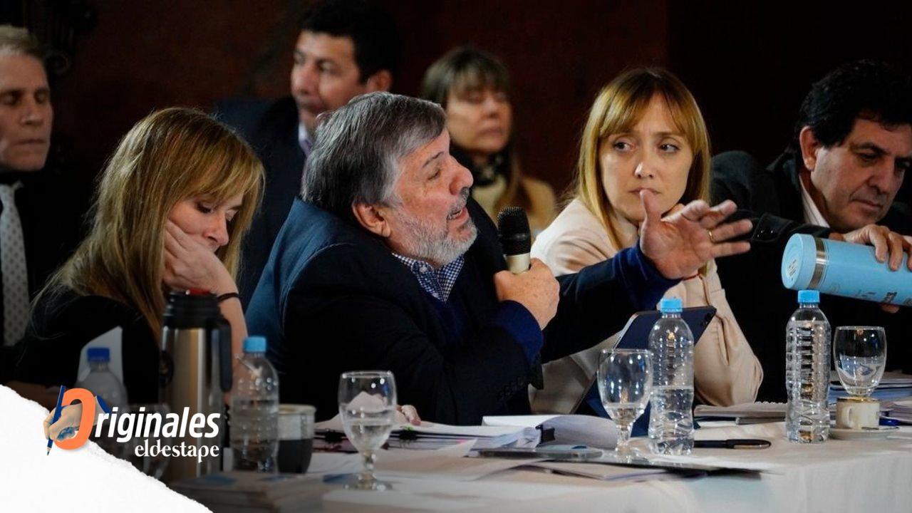Piden a funcionarios que repatríen sus fondos en el exterior: el proyecto de UP en el Senado que responde al "dólar colchón"