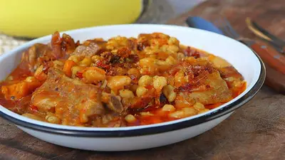 Imagen de un plato de locro, plato clásico del 25 de mayo Imagen de un plato de locro, plato clásico del 25 de mayo