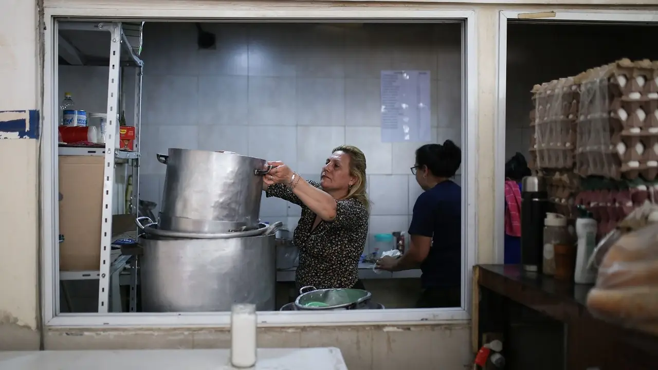 Alarma en los barrios populares: el 74% de los hogares no logra cubrir sus gastos mínimos