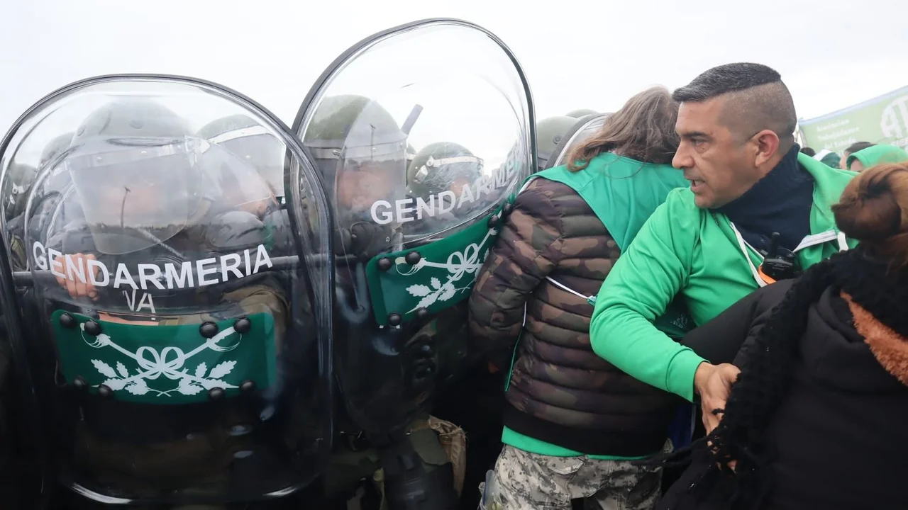Represión en Córdoba: Gendarmería atacó a ATE en los cortes de accesos