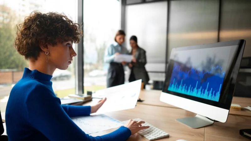 Cuál es la carrera relacionada con la inteligencia artificial que será tendencia en los próximos años. Cuál es el trabajo de la carrera de Conversational UX.