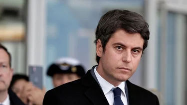 Francia planea restringir las prestaciones por desempleo