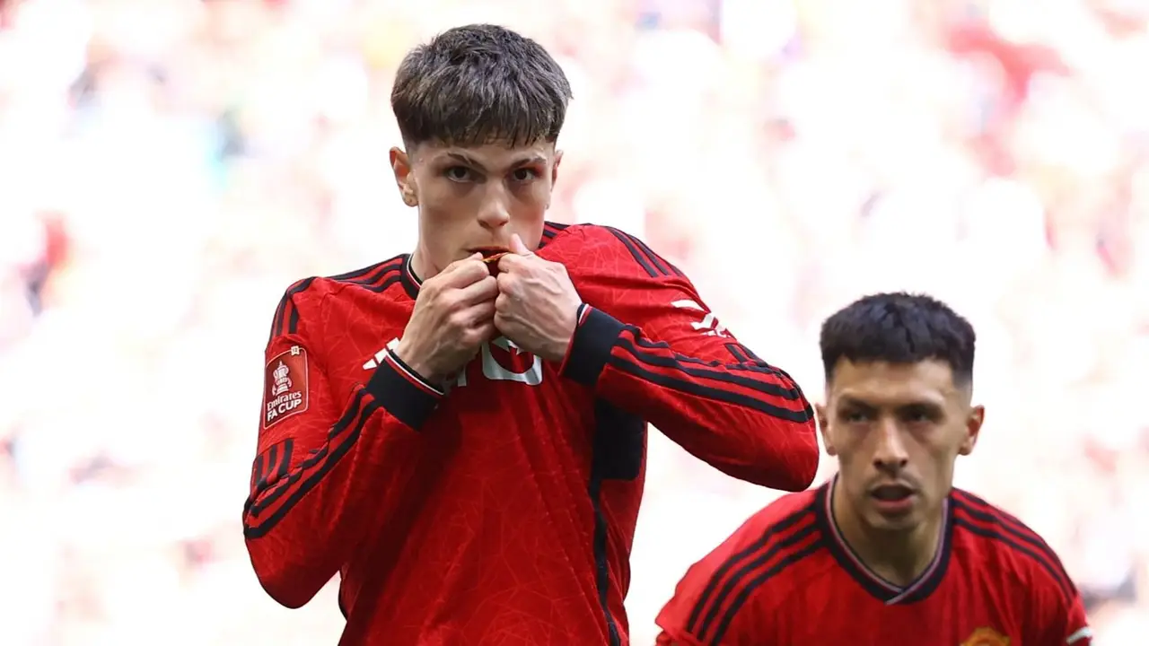 Manchester United; Alejandro Garnacho, Lisandro Martínez