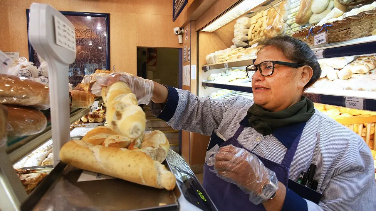 La inflación de agosto se moderó, pero el pan se disparó más de 5% en el mes