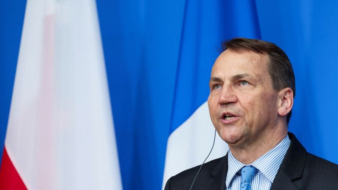 Polonia no debe descartar el envío de tropas a Ucrania, según el ministro de Exteriores