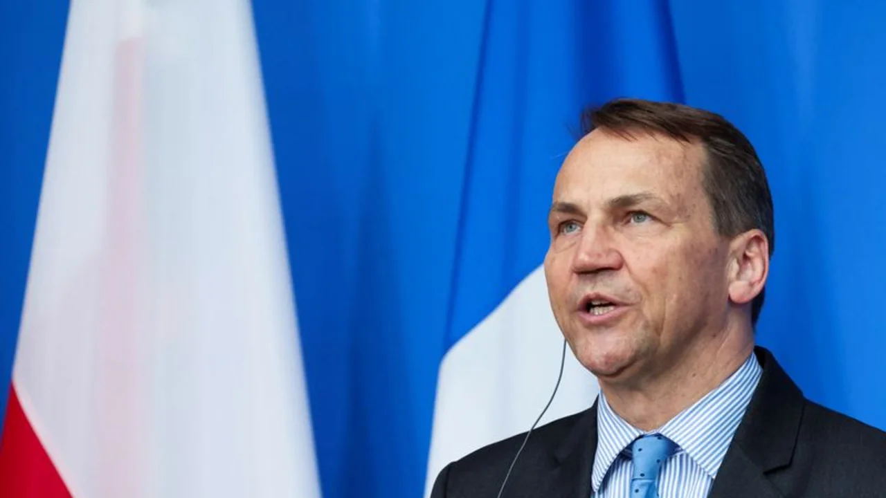 Polonia no debe descartar el envío de tropas a Ucrania, según el ministro de Exteriores